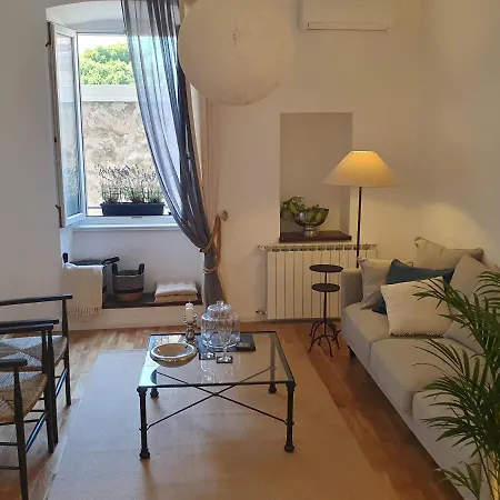 Max - Private Parking * Pula