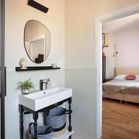 Max - Private Parking *