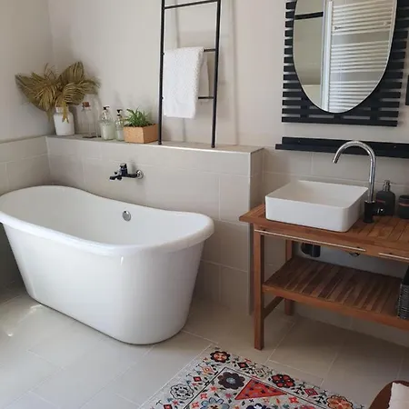 Max - Private Parking *