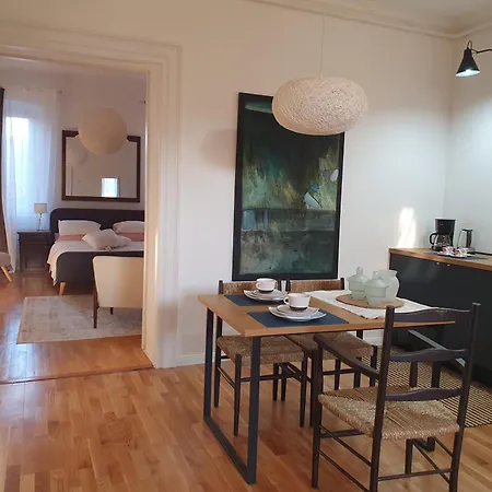 Max - Private Parking