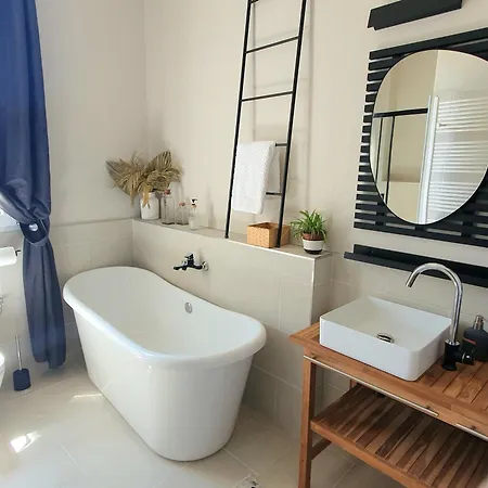 Max - Private Parking *