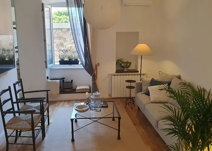 Max - Private Parking * Pola