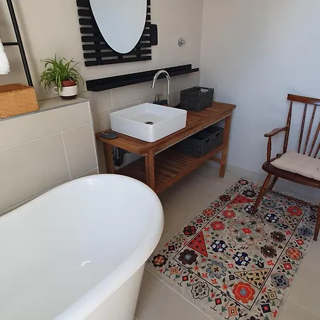 Max - Private Parking Apartment