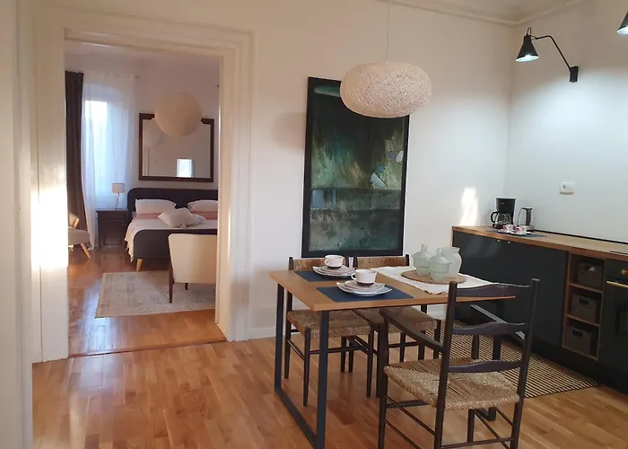 Max - Private Parking