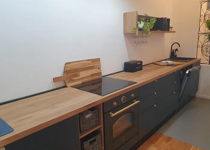 Max - Private Parking Lägenhet